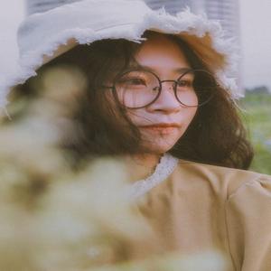 鞠君彩